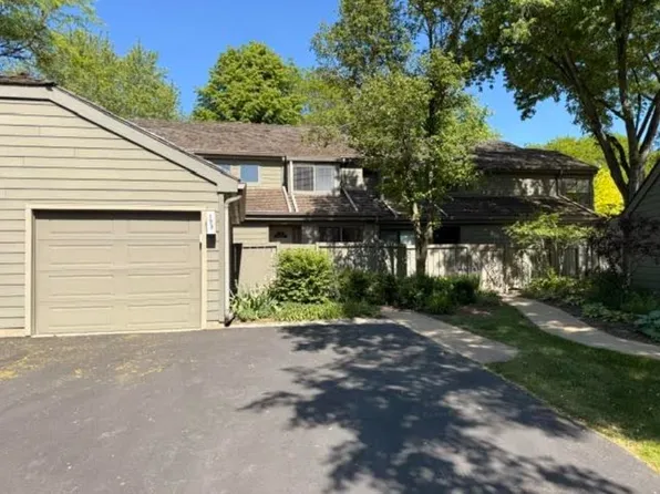 199 Timber Ridge Ln, Lake Barrington, IL 60010