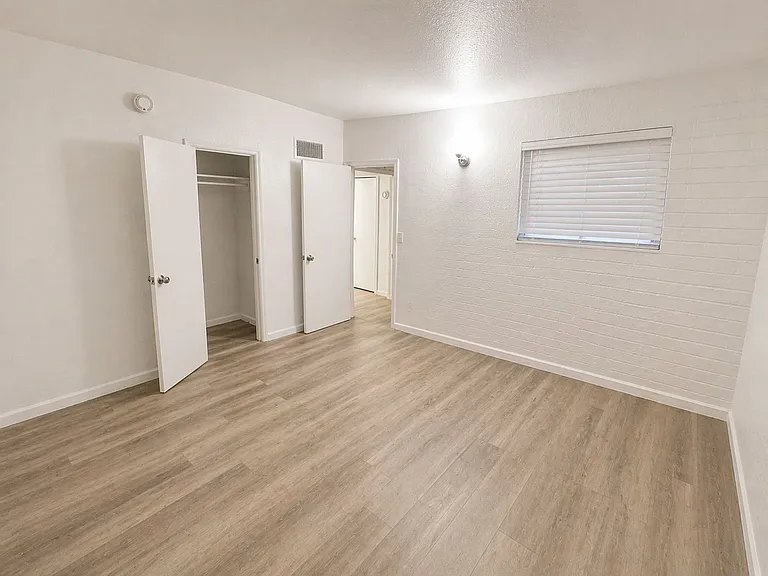 5747 S 34th Pl #3 — Photo 4
