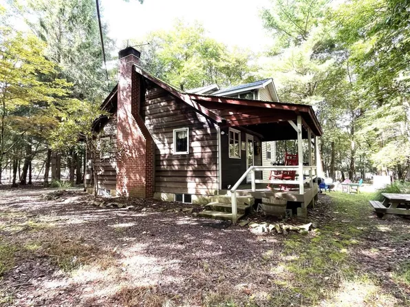 64 Spring St, Lake Harmony, PA 18624