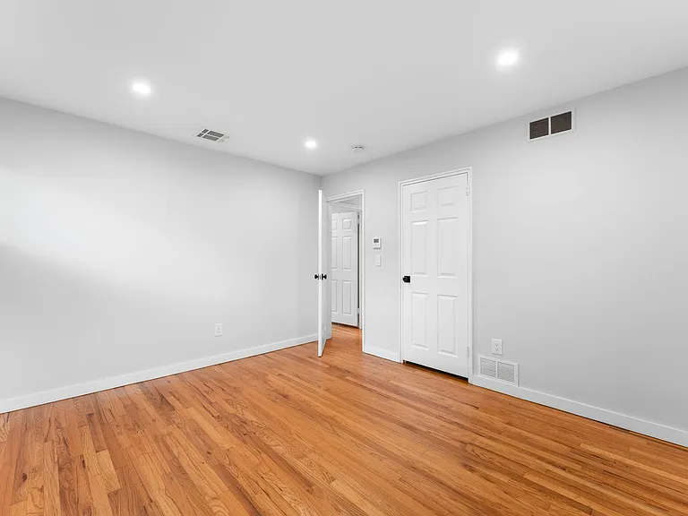 8 Brook Way — Photo 24