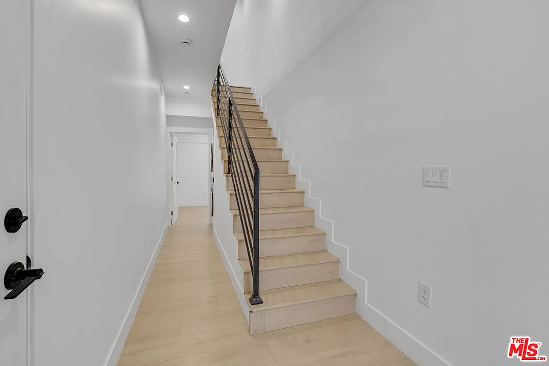 5 bed, 5.0 bath, 1655 sqft, $4,500 — Photo 4