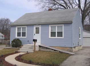 1038 Jackson St, Aurora, IL 60505