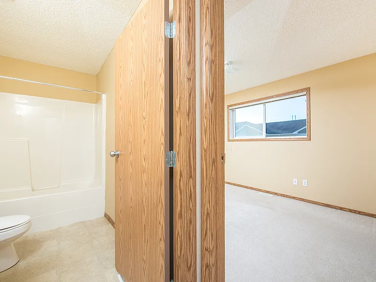 100 Jordan Pkwy — Photo 31