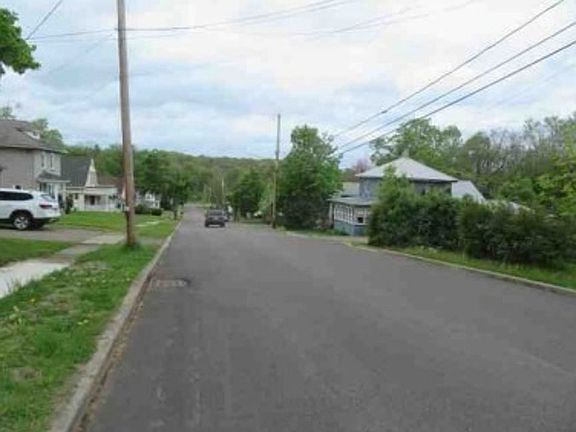 Exterior Neighborhood (street photo)