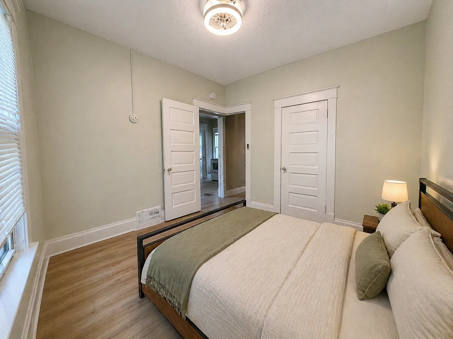 1 bed, 850 sqft, $1,600 — Photo 3