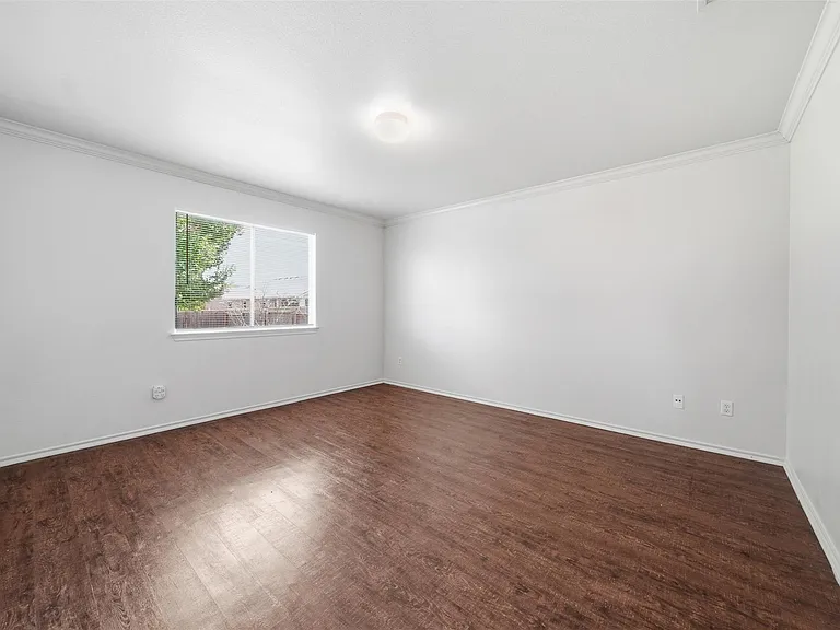 104 Carol Ave — Photo 17