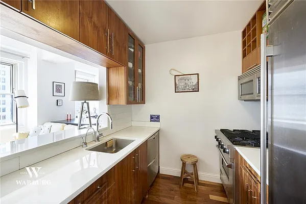 Sold by Warburg | media 32