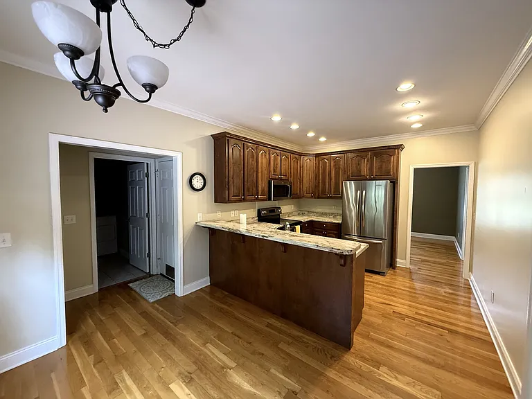 215 Woodson Dr — Photo 4