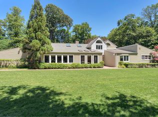 6 Barkers Point Rd, Sands Pt, NY 11050