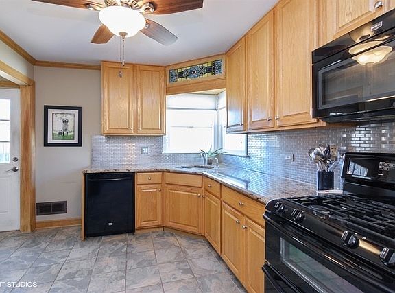 4th image of 1314 Dennis Pl