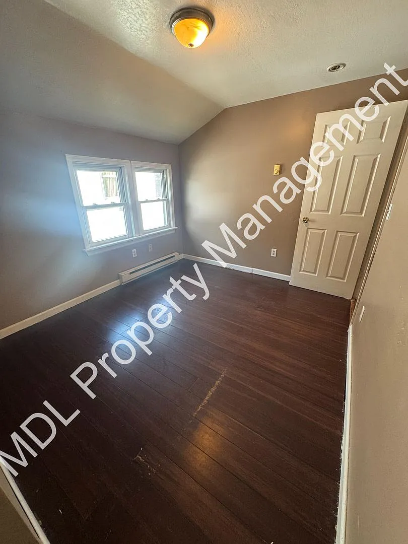 408 N Webster — Photo 3