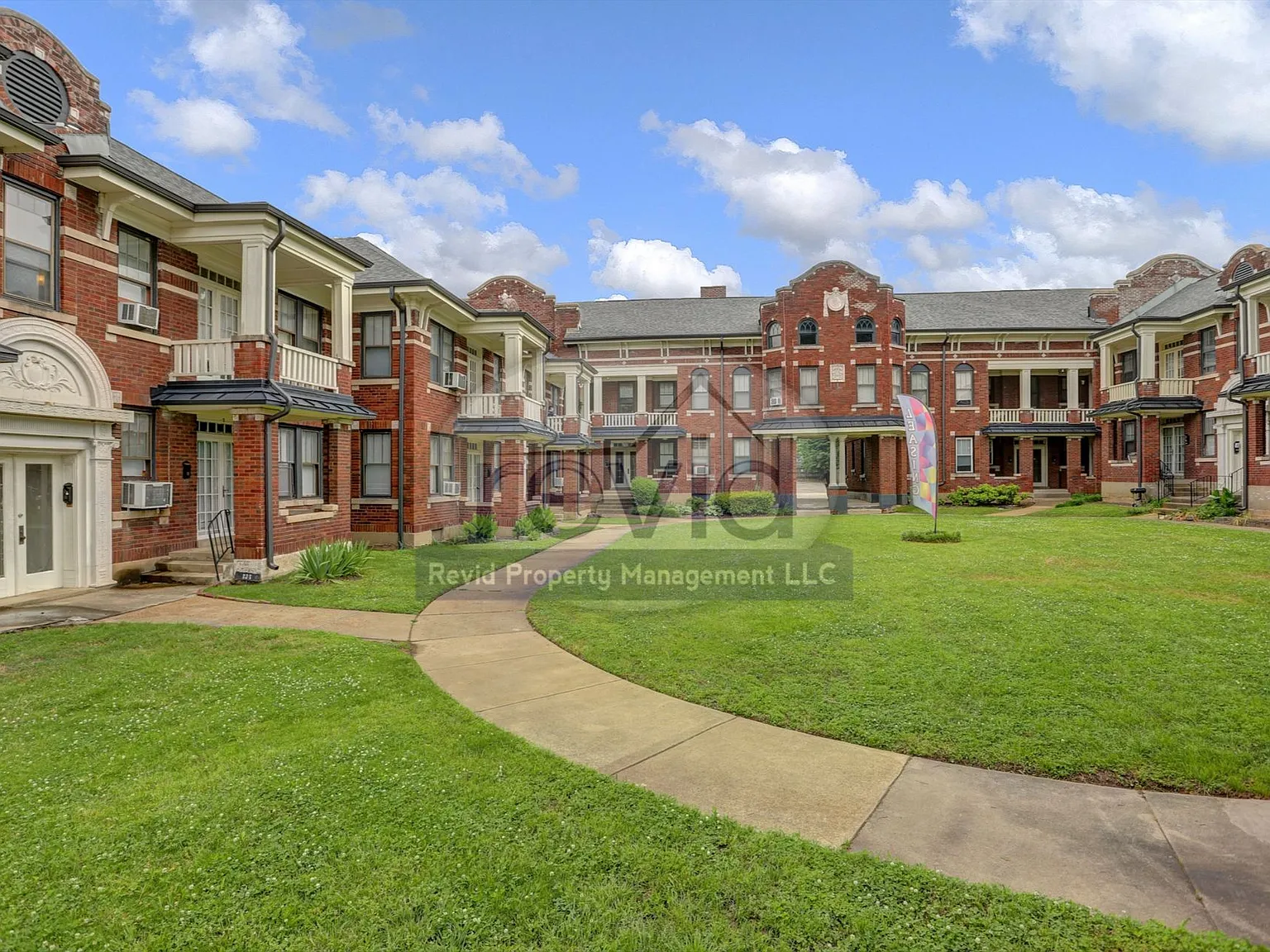 The Broadmoor Apartments — Photo 2