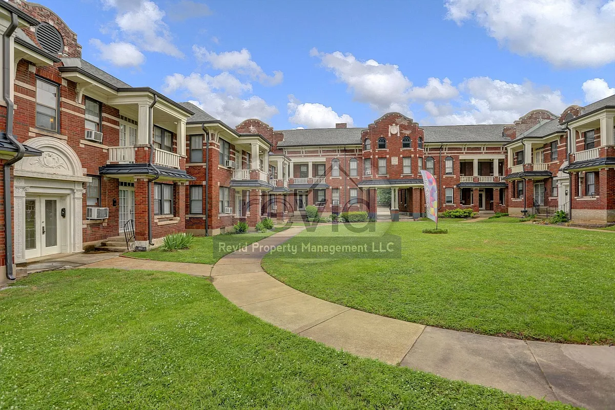 Building Photo - The Broadmoor Apartments