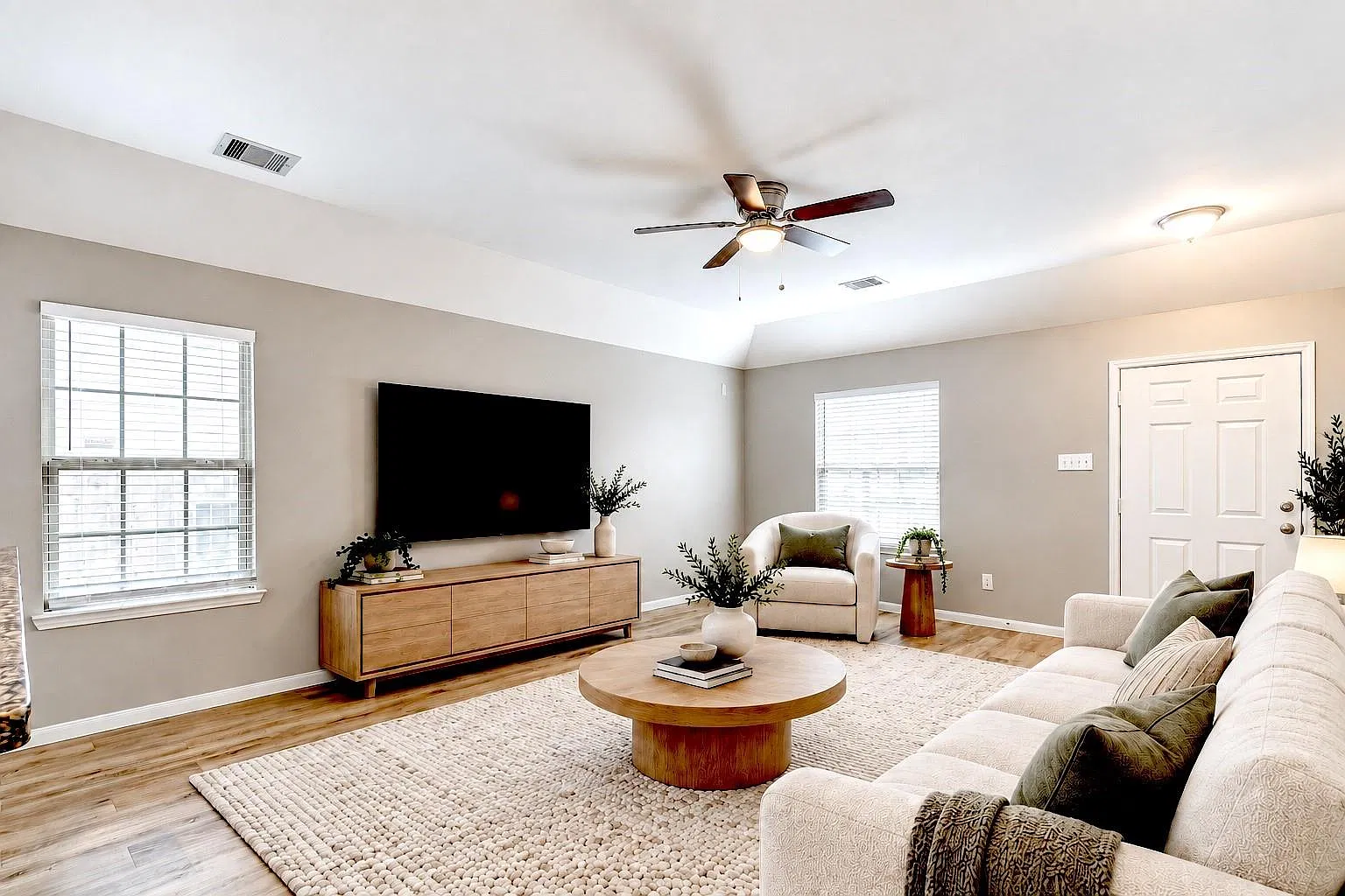 3 bed, 1395 sqft, $2,150 — Photo 4