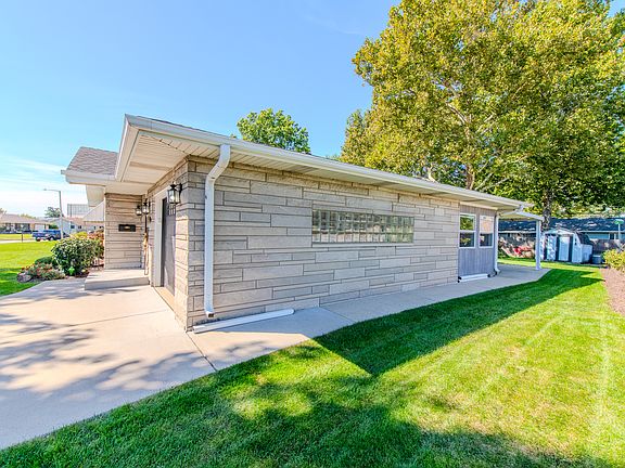 5th image of 405 Bevan Dr E