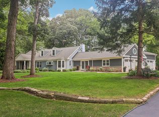 1834 W Palatine Rd, Inverness, IL 60067