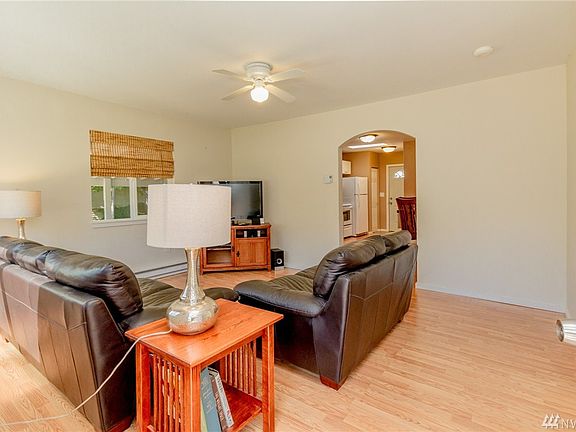 3rd image of 2131 Lake Blvd