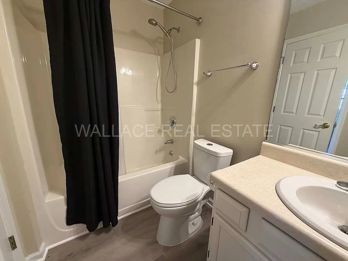 End Unit 2 Bedroom, 2 Bath Condo In Powell In Brockton Place!! — Photo 3