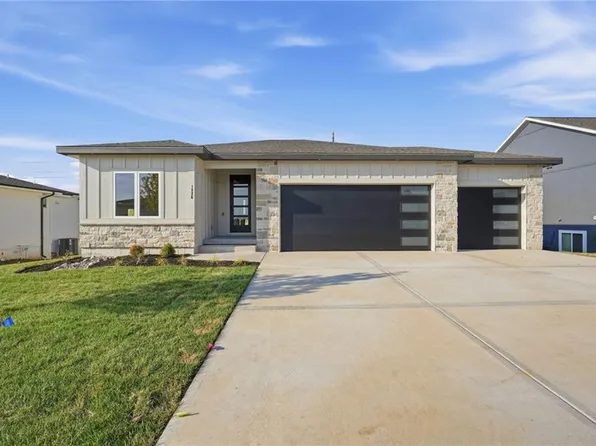 1226 Larkspur Pl, Raymore, MO 64083