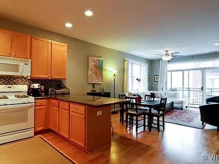 2310 W Saint Paul Ave #202 — Photo 5