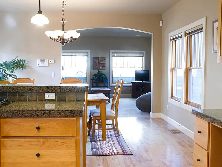 535 Florida Ave — Photo 8