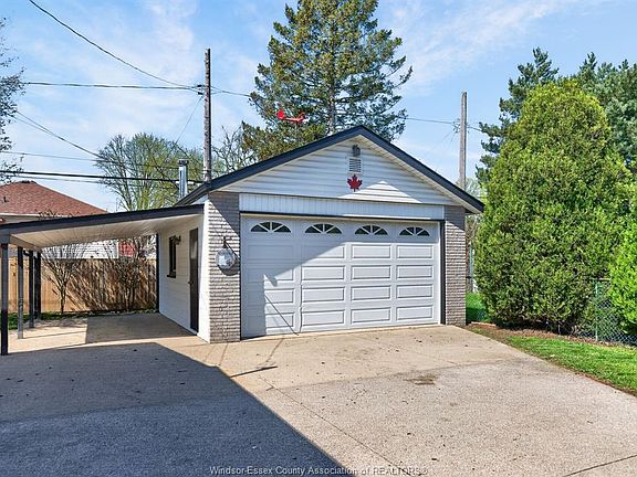 5th image of 2489 Francois Rd