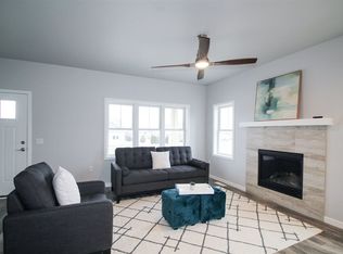 176 Luebke Ln, Oregon, WI 53575