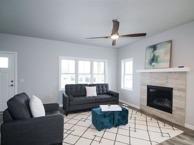 176 Luebke Ln, Oregon, WI, 53575