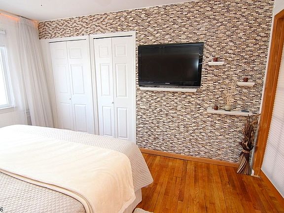 3rd image of 75 Florence Ave APT 3R