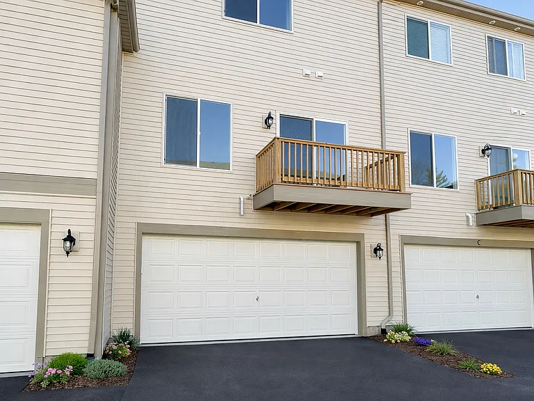 225 Regency Ct — Photo 11