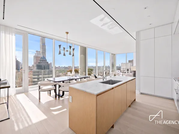 200 East 59th Street image 1 of 27