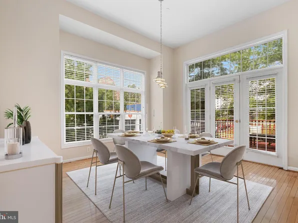 417 Clayton Ln, Alexandria, VA 22304