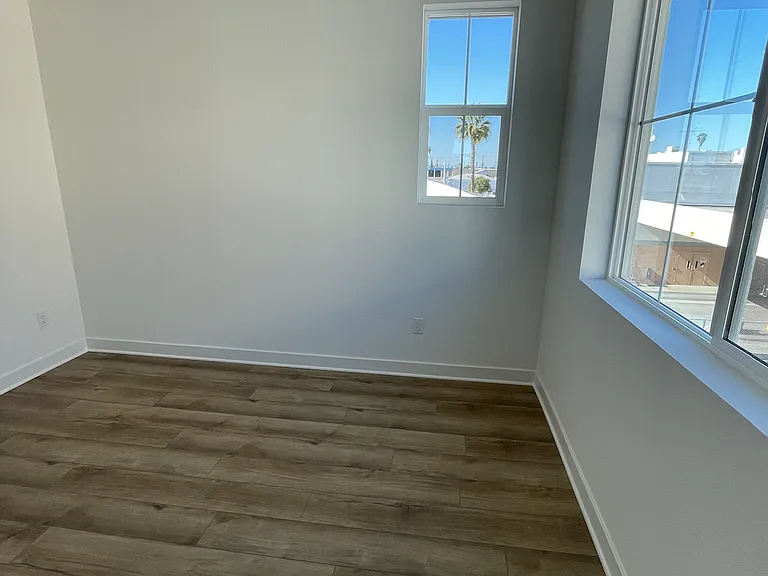 2560 Valentina Way #1 — Photo 2