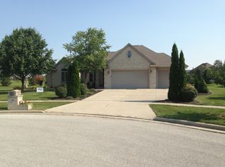 451 Winter Pine Dr, Findlay, OH 45840