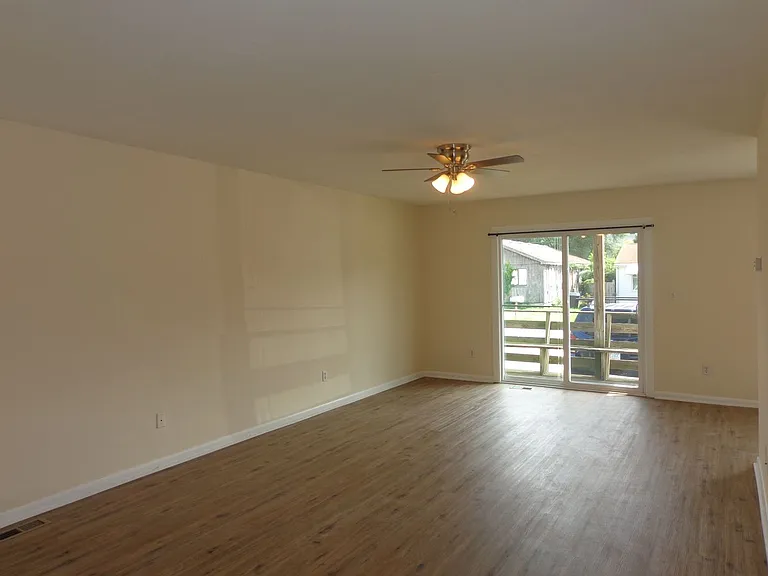 4636 Coronet Ave — Photo 5