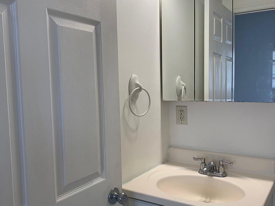 2nd image of 323 Front St APT B5