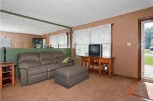 2nd image of 2626 Espenlaub Ln