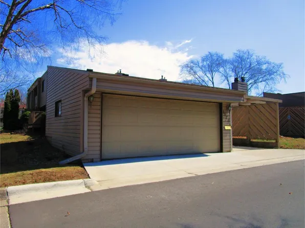 1126 Prairie Meadow Ct, Waterloo, IA 50701