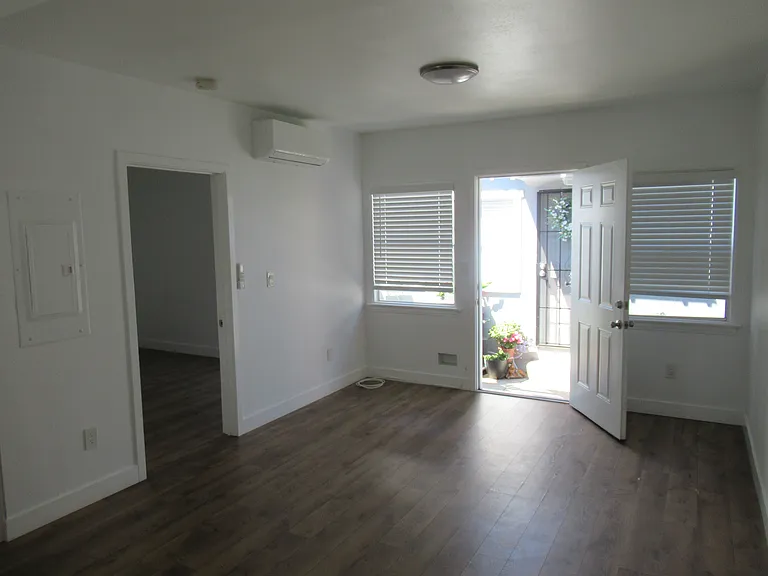 9747 Maple St — Photo 3