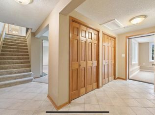 2708 Shawnee Ln, Burnsville, MN 55337