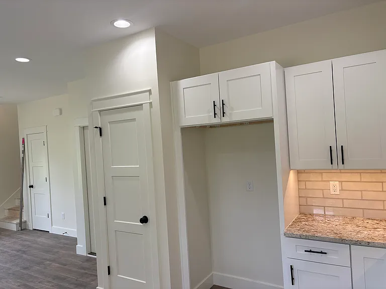 527 W Elm St — Photo 13