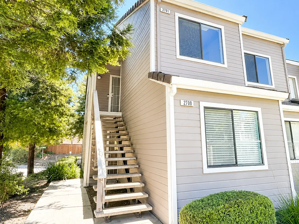 2701 Harvest Ln