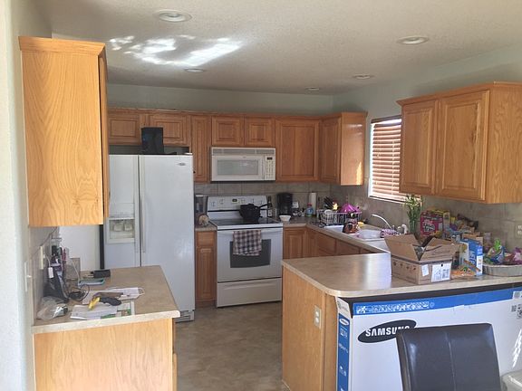 Spacious Eat-in Kitchen