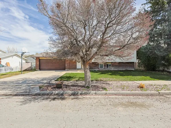 556 N New Star Dr W, Salt Lake City, UT 84116