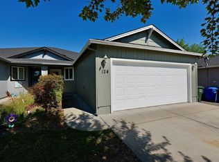 124 Cottonwood Dr, Eagle Pt, OR 97524