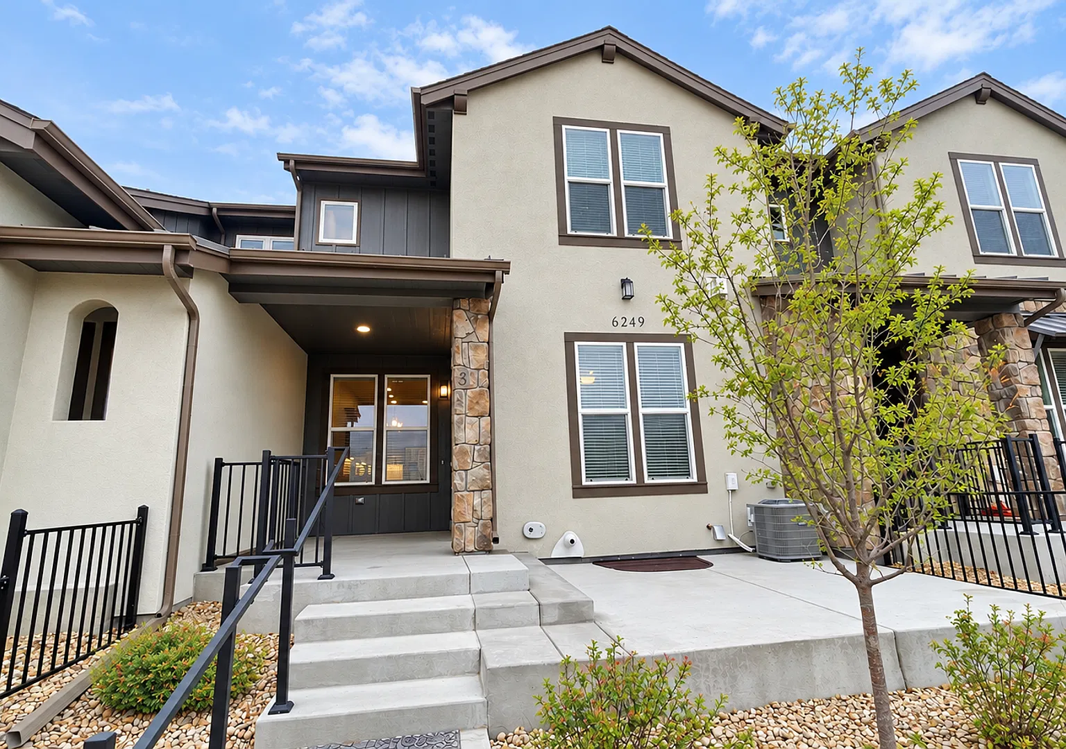 Great Townhouse in Windsor - Highland Meadows — Photo 1