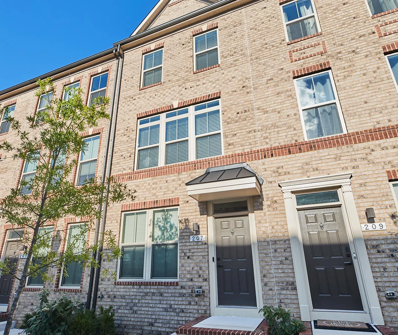 207 S Newkirk St — Photo 1