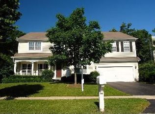 698 Aster Dr, Gurnee, IL 60031