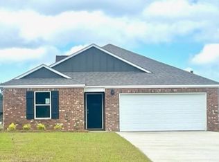 102 Halls Creek Ln, Dothan, AL 36301