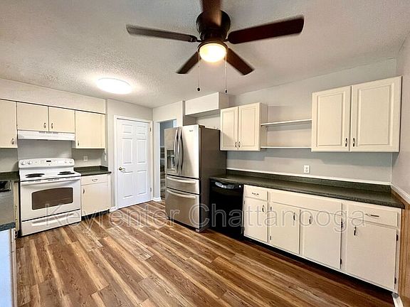 5th image of 2976 E Freedom Cir